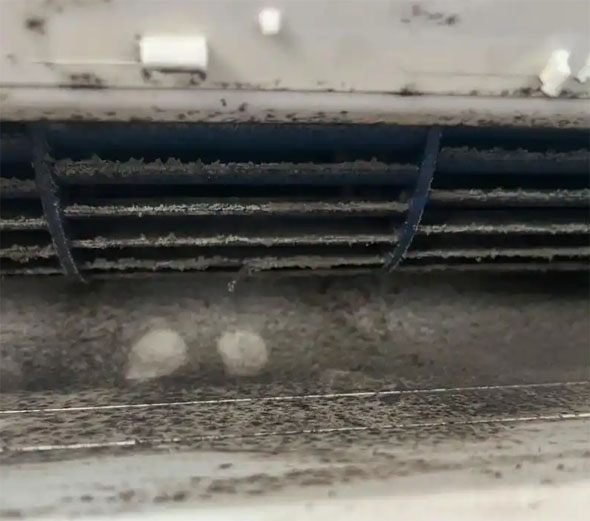 池州市空调吹的风有股烧焦味是怎么回事